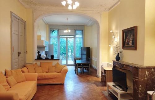 Etterbeek Apartamento | Bright 1BR with terrace near Montgomery