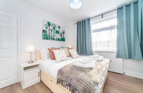 Enfield Highway Apartamento | Bright 2 BDR Apartment w Parking