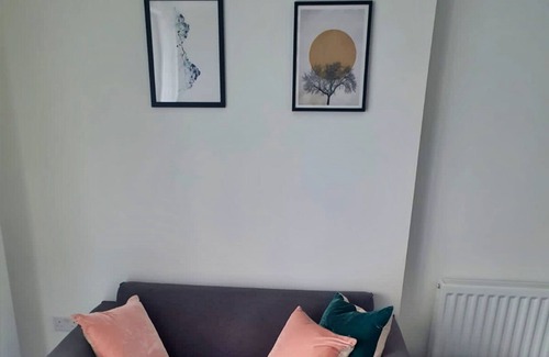Park Royal Apartamento | Bright 2 Bed 1 Bath in LONDON SK