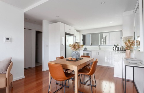 Five Dock Apartamento | Bright 2-Bed Apartment with Balcony & Garage