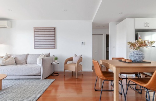 Five Dock Apartamento | Bright 2-Bed Apartment with Balcony & Garage