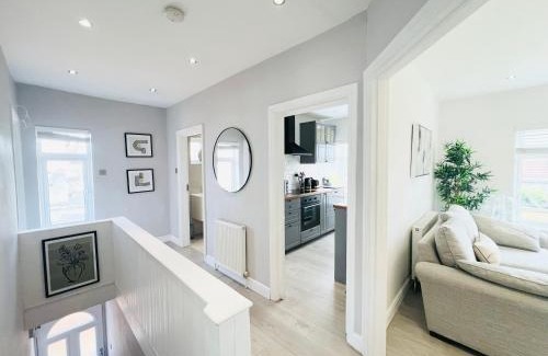 Enfield Lock Apartamento | Bright 2-bed Flat - 1 Min To Enfield Lock Station!