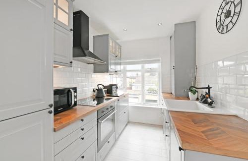 Enfield Lock Apartamento | Bright 2-bed Flat - 1 Min To Enfield Lock Station!