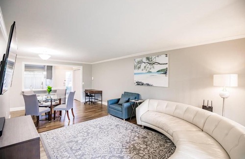 Gulf Gate Estates Apartamento | Bright 2 bedroom 2 bath condo with pool