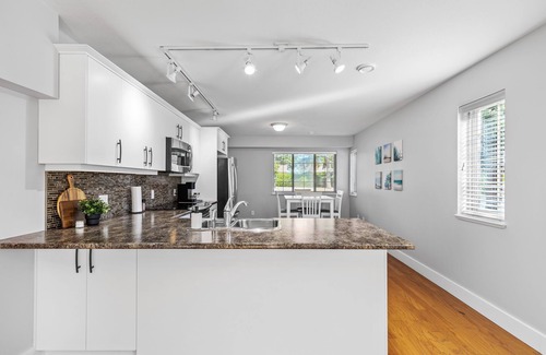 Regional District of Nanaimo Casa | Bright 2 Bedroom Suite! 5 min from the beach!