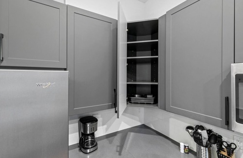 Five Points South Apartamento | Bright 2-Bedroom Condo in Downtown with Parking