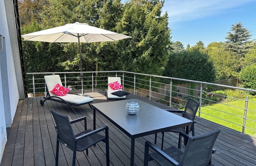 Lohausen Apartamento | Bright 2-room apartment with large terrace near the trade fair and airport