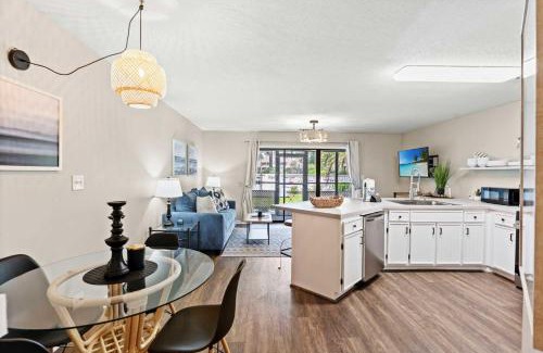 Little River Casa | Bright 2BR Condo with Poolside Patio, Near Beach