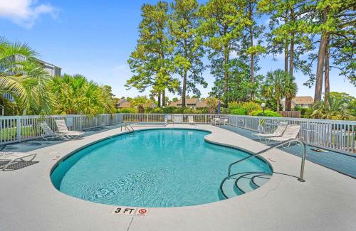Little River Casa | Bright 2BR Condo with Poolside Patio, Near Beach