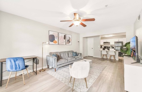 Pleasant Valley Apartamento | Bright 2BR King Suite w Gym&Pool close to Downtown