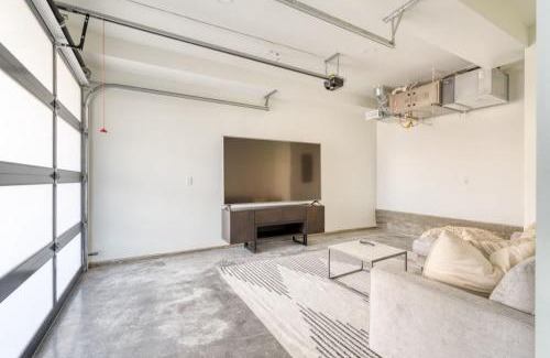 North Tabor Casa | Bright 2BR - North Tabor - Work & Recharge