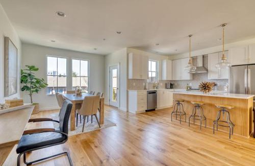 North Tabor Casa | Bright 2BR - North Tabor - Work & Recharge