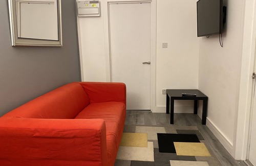 Bridgend Apartamento | Bright 2BR,Sleeps 6 - Bridgend Centre, Train Link