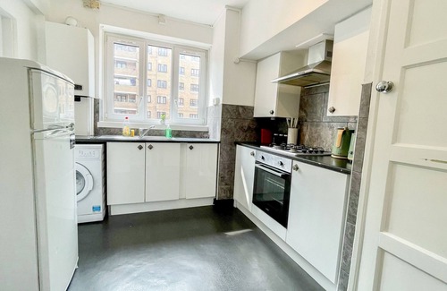 Woodberry Down Casa | Bright 3 Bed flat with Balcony near Finsbury Park