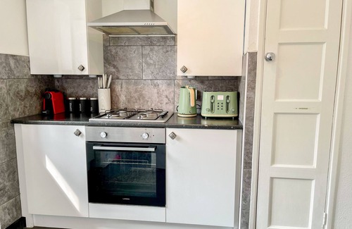 Woodberry Down Casa | Bright 3 Bed flat with Balcony near Finsbury Park