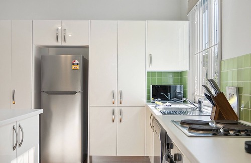 Ashgrove Apartamento | Bright 3-Bed with Garden by Banks Street Reserve