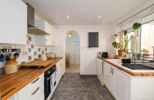 Penarth Casa | Bright 3Bed Home Near Dingle Road Station and Penarth Pier