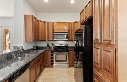 Central East Austin Casa | Bright Home in East ATX - 3BR | Cowboy Pool