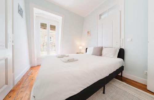 Alfama Apartamento | Bright 3BR Steps from National Pantheon | By Airnest