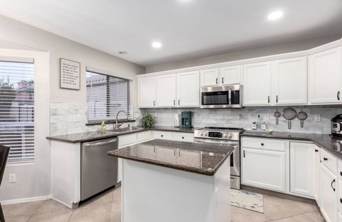 Vista Del Rincon Casa | Bright 3BR w/ Backyard Pool, BBQ Grill & Workspace