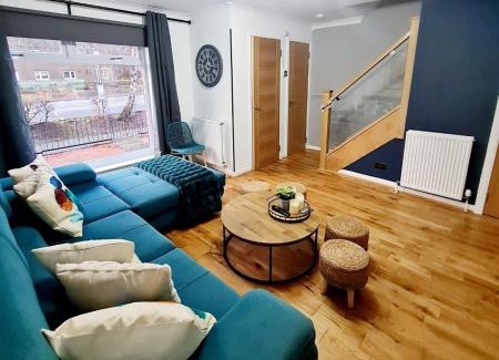 East End Apartamento | Bright 3BR walking distance to town - FREE parking