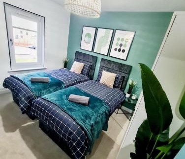 East End Apartamento | Bright 3BR walking distance to town - FREE parking