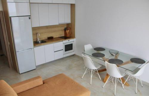 Shkembi i Kavajes Apartamento | Bright 3f Apartment By Adriatic Living