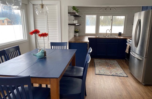 Kenai Cabina | Bright A-Frame Cabin @ Moose Tracks Lodging