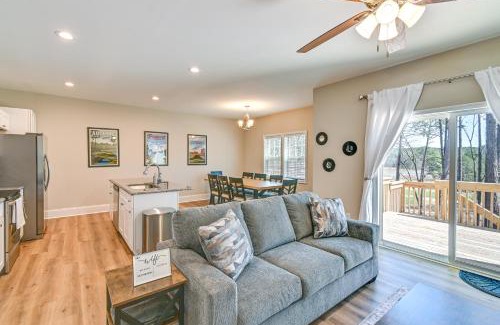 Southern Pines Casa | Bright Aberdeen Townhome on Golf Course with Deck!