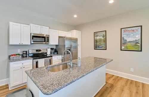 Southern Pines Casa | Bright Aberdeen Townhome on Golf Course with Deck!