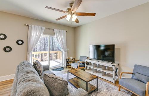 Southern Pines Casa | Bright Aberdeen Townhome on Golf Course with Deck!