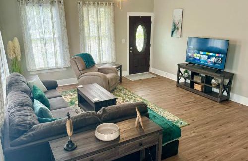 Port Neches Casa | Bright & Airy 2BR 1BA Home Near The Riverfront