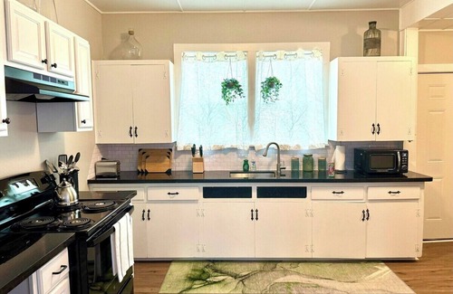Port Neches Casa | Bright & Airy 2BR 1BA Home Near The Riverfront
