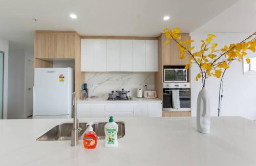 Parramatta Apartamento | Bright & Airy 2BR - Steps to Station & Westfield