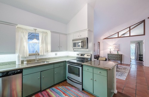 Oak Park - Northwood Casa | Bright & airy 3 bedroom home centrally located in zip 78209!