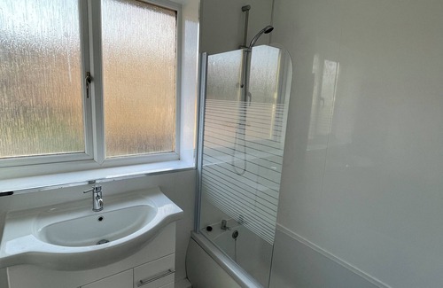 Sheffield Casa | Bright & Airy 3BR Home with Parking
