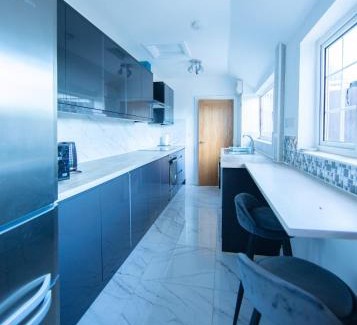 Ely Casa | Bright & Airy 4x Bed House with Parking