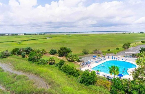 Oceanmarsh Subdivision Casa | Bright & airy beach cottage, marsh & ocean views! Pool access