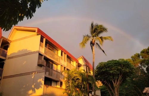 Makaha Valley Casa | Bright Airy Condo in Makaha - 5 mins from the beach!
