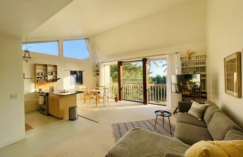 Makaha Valley Casa | Bright Airy Condo in Makaha - 5 mins from the beach!