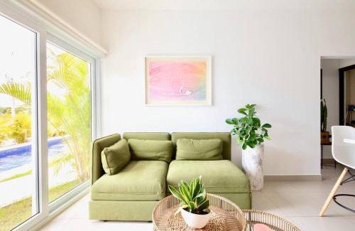 Barrio Ricos y Famosos Apartamento | Bright & Airy new Condo, 5 min walk to Jaco Beach!