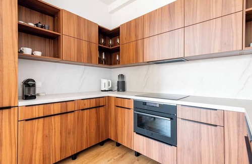 Prague 5 Apartamento | Bright and airy mid-century modern flat