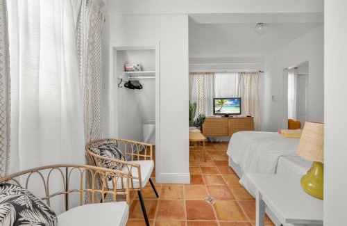 Flamingo Parks Apartamento | Bright and Airy Apartment on Flamingo Dr