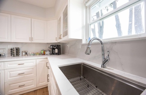 Moss Beach Casa | Bright and airy beach vacation spot- perfect for families and ocean views