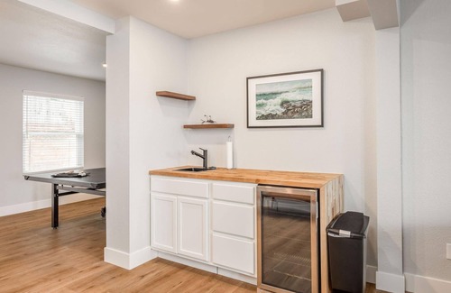 Moss Beach Casa | Bright and airy beach vacation spot- perfect for families and ocean views