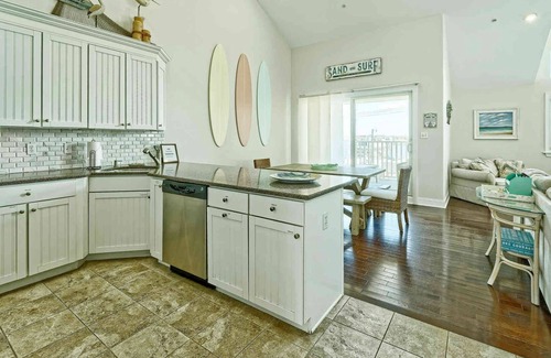 Sea Isle City Condominio | Bright and Airy Condo. One block to the Beach. Great location.