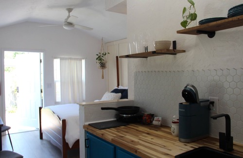 Riviera Beach Cabaña | Bright and airy studio 10 minutes from downtown West Palm Beach!