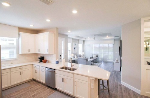 Braden River Casa | Bright and airy waterfront villa in the Esplanade - Sunny Retreat