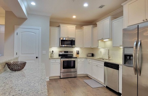Epworth Acres Casa | Bright and Beachy Townhome, Sleeps 6