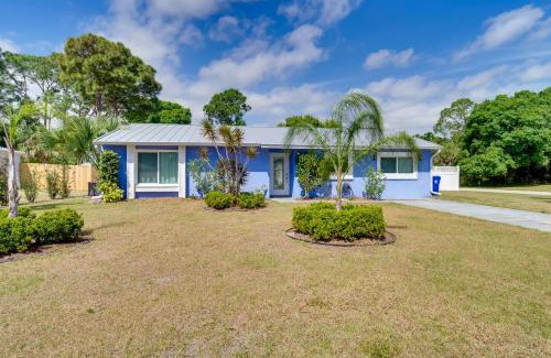 Florida Ridge Casa | Bright and Beachy Vero Beach Home with Pool Access!